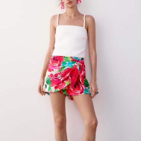 Zara Dresses & Skirts - Zara floral print skort